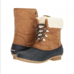Tommy Hilfiger Women's Rusteen Dark Natural Faux Shearling Lined Duck Boot